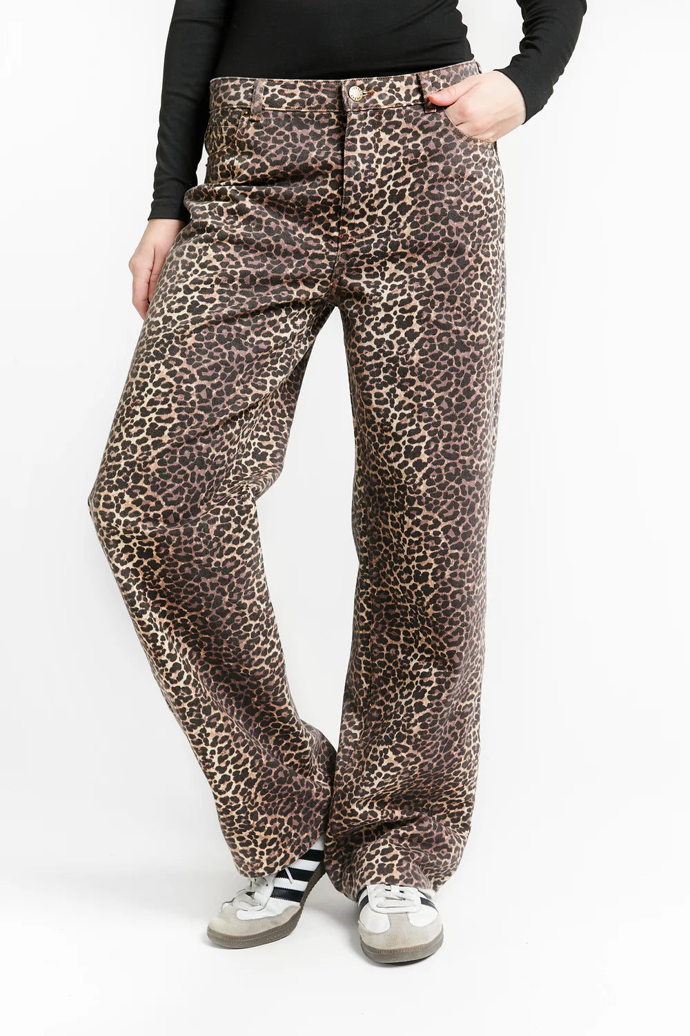 LOW WAIST JEANS