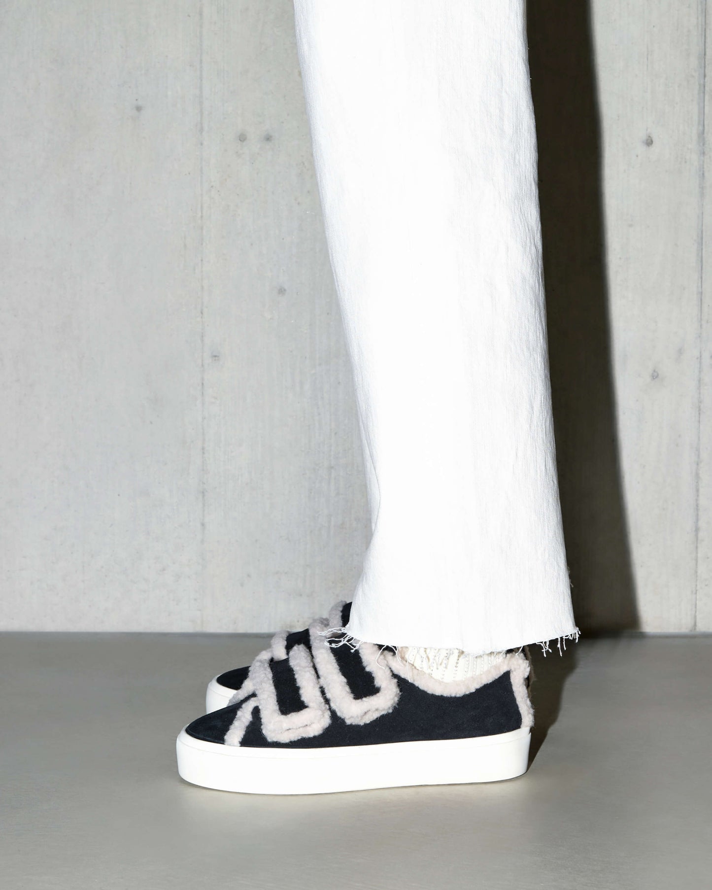 SHEARLING LOW VELCRO SNEAKER
