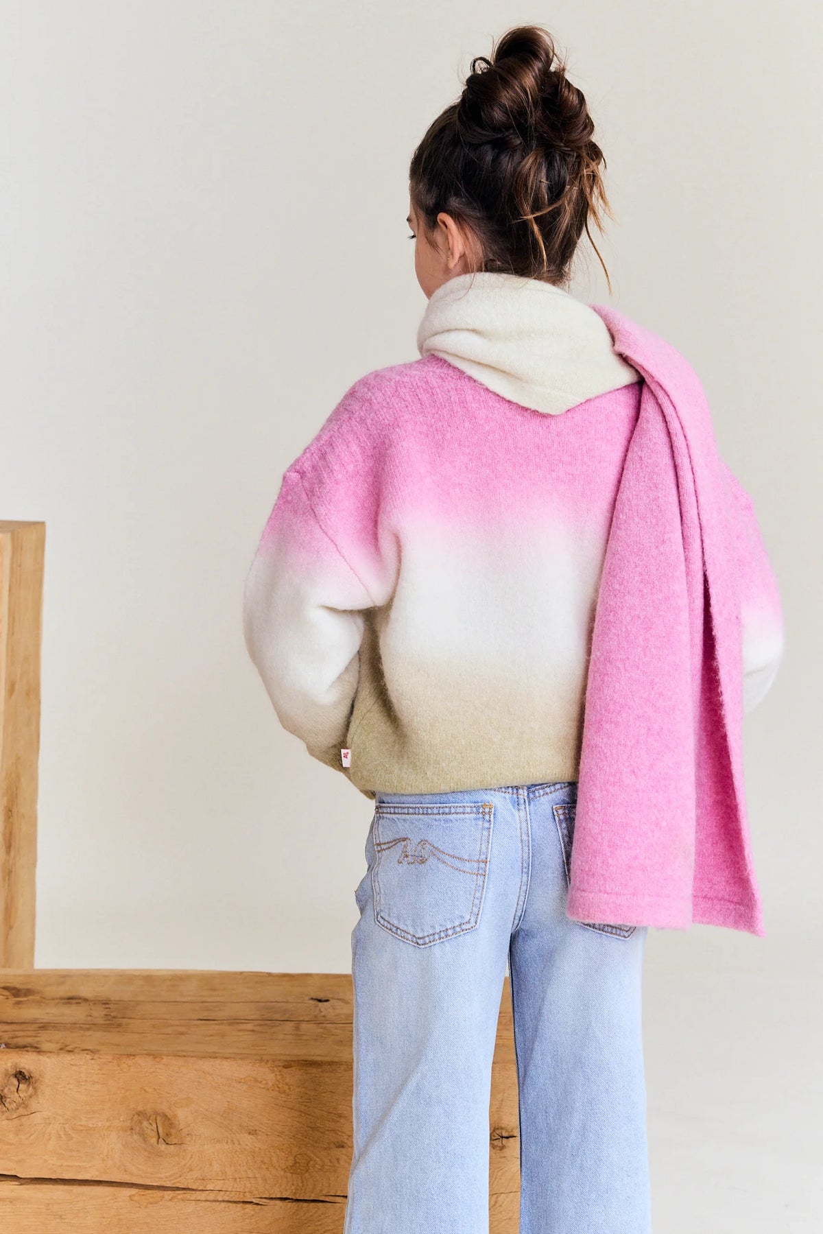 BRAND C-NECK DIP DYE