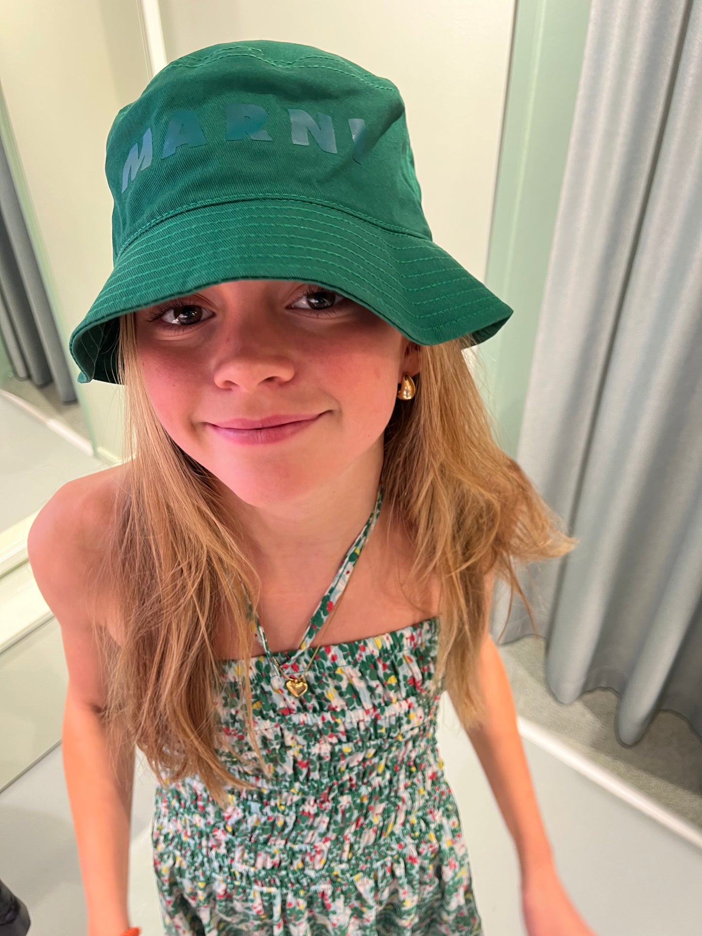 BUCKET HAT